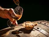 Les Chineurs de Malts_Le Thor prélèvement whisky dans le chai