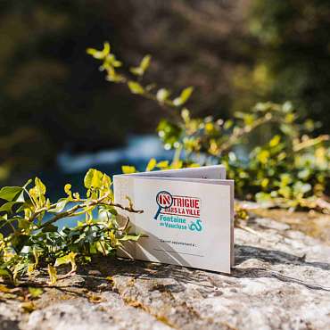 Intrigue in the city: beyond the Chasm of Fontaine-de-Vaucluse