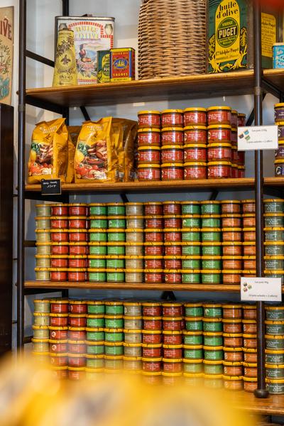 Spreadable on a wooden shelf 