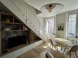Séjour avec escalier design