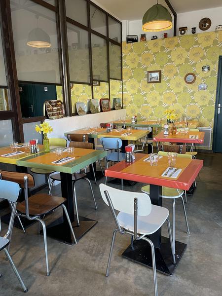 Mottled restaurant decoration 