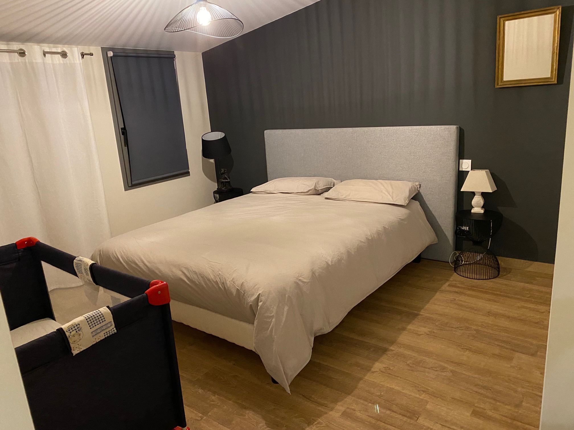 Room with double bed and baby bed option