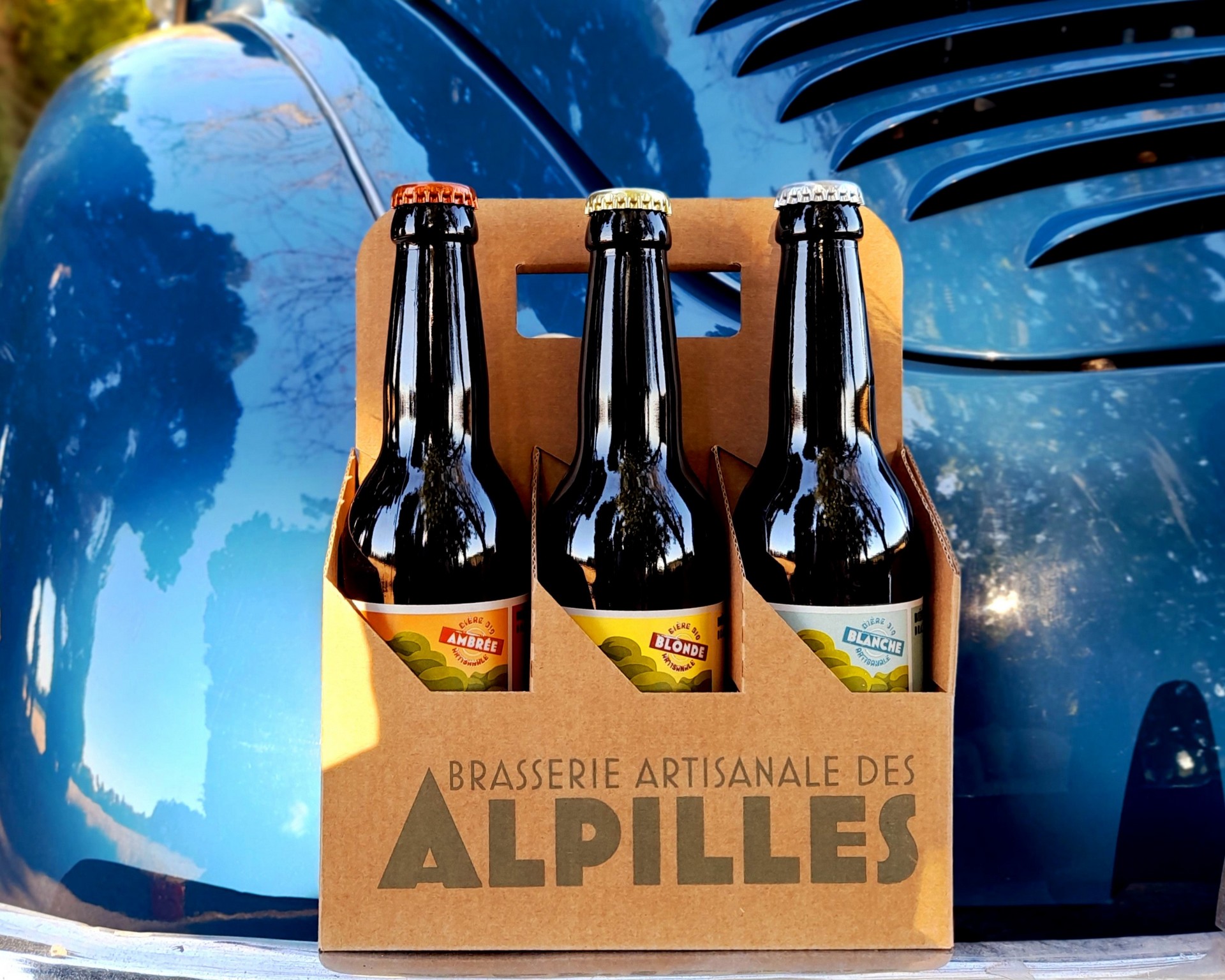 Selection of organic craft beers from the Brasserie des Alpilles, presented in a tasting box celebrating local know-how and the flavors brewed in Eygalières.