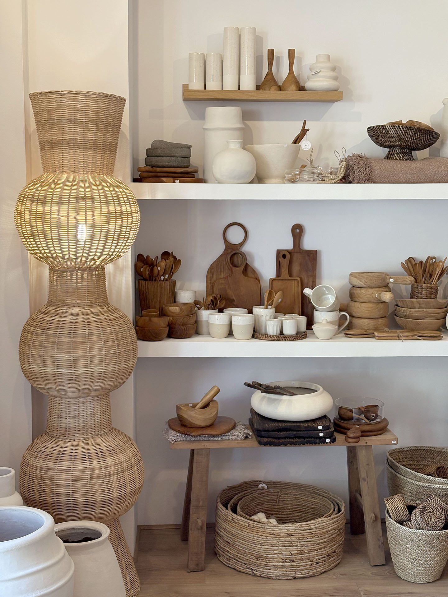 This last photo illustrates a space devoted to everyday objects and