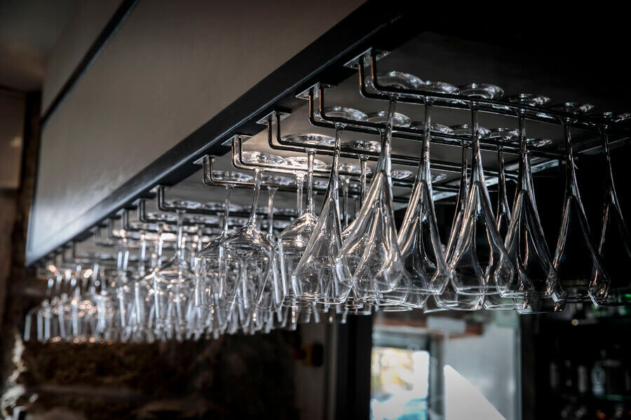 The bar of 17 Place aux Vins in L