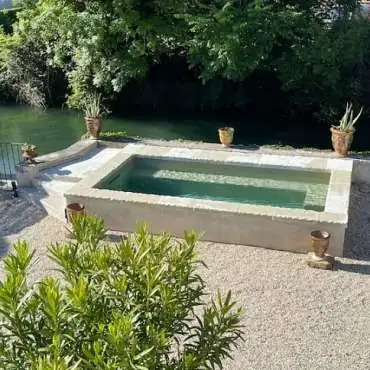 Mas des Chineurs - Mas Provençal with its feet in the water