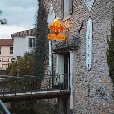 Quai de la Gare antique dealers