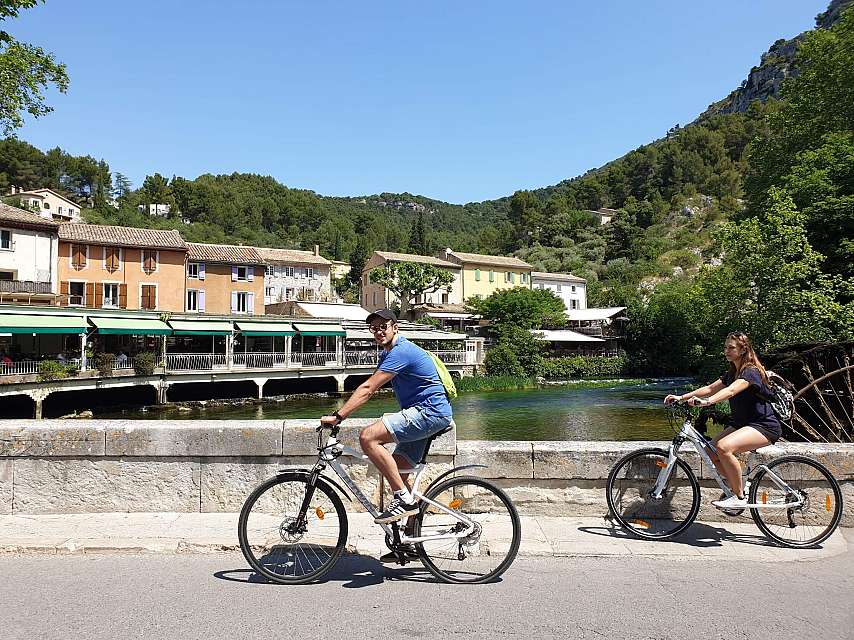 Bike ride in Fontaine-de-Vaucluse, in Provence.