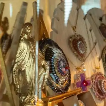 The Blue Monkey Workshop - Creation of embroidered and Ex-Voto jewelry